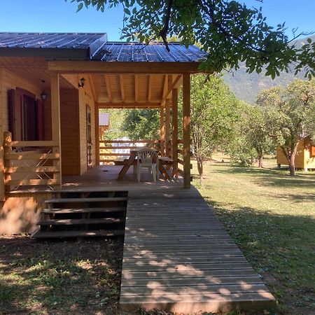 Camping, Hotel De Plein Air Les Cariamas Chateauroux-les-Alpes Exteriér fotografie