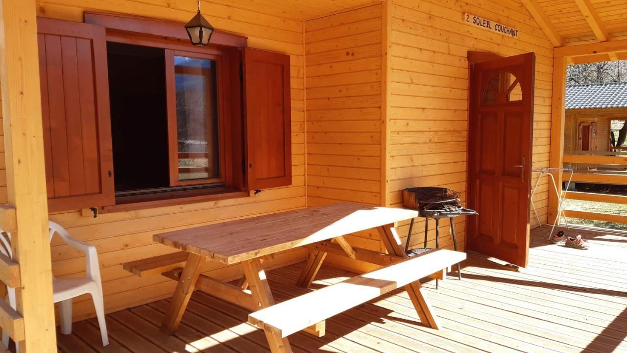 Camping, Hotel De Plein Air Les Cariamas Chateauroux-les-Alpes Exteriér fotografie