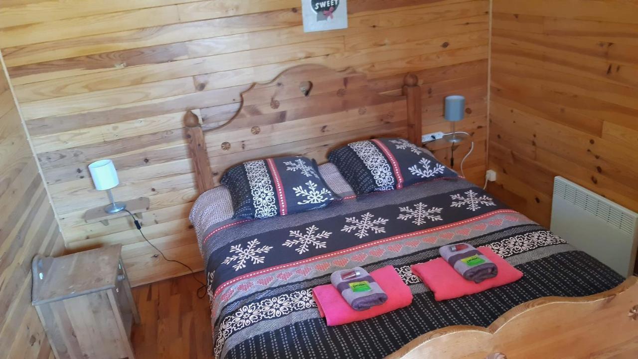 Camping, Hotel De Plein Air Les Cariamas Chateauroux-les-Alpes Exteriér fotografie