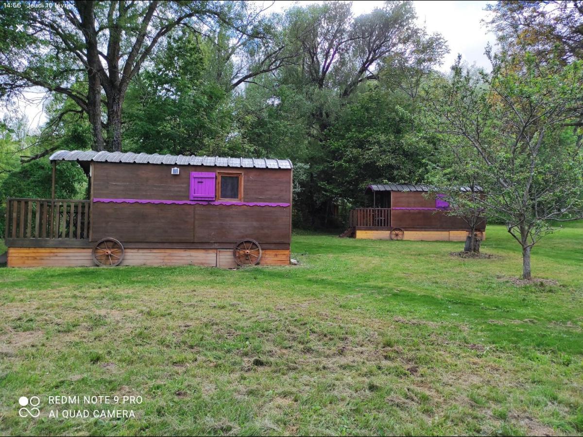 Camping, Hotel De Plein Air Les Cariamas Chateauroux-les-Alpes Exteriér fotografie