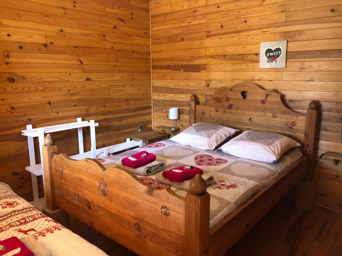 Camping, Hotel De Plein Air Les Cariamas Chateauroux-les-Alpes Exteriér fotografie