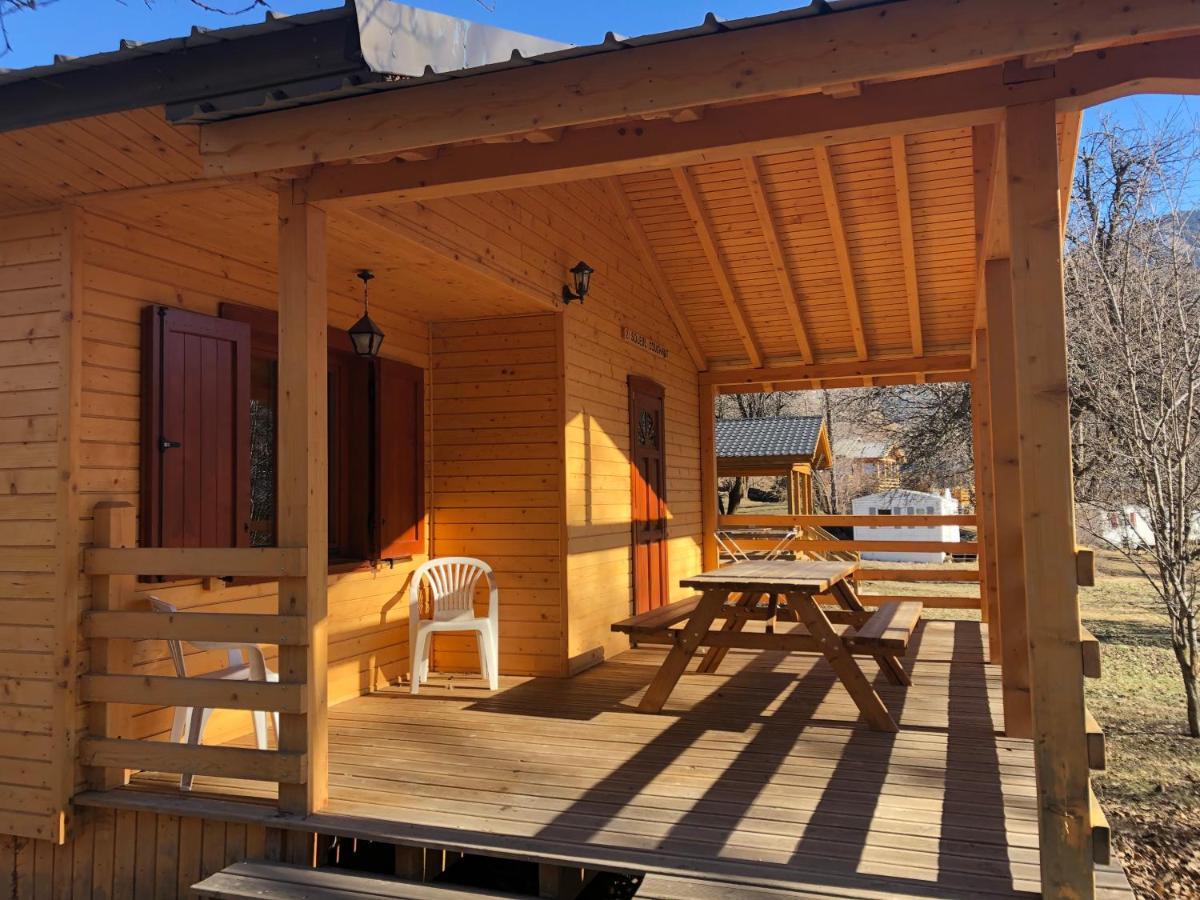 Camping, Hotel De Plein Air Les Cariamas Chateauroux-les-Alpes Exteriér fotografie