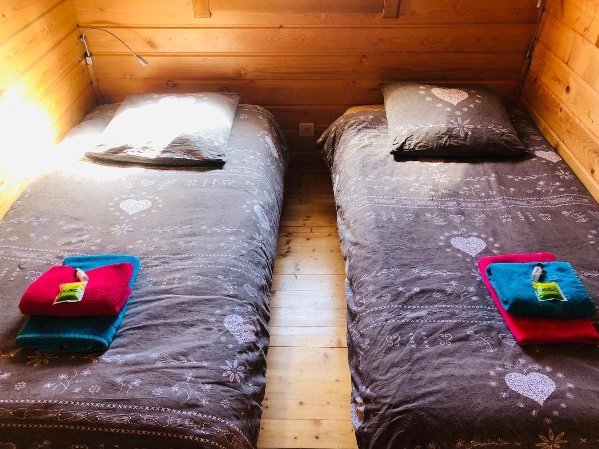 Camping, Hotel De Plein Air Les Cariamas Chateauroux-les-Alpes Exteriér fotografie