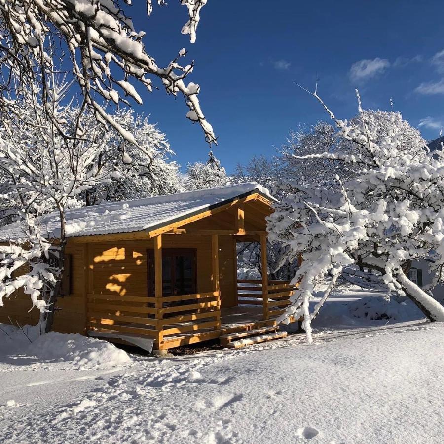 Camping, Hotel De Plein Air Les Cariamas Chateauroux-les-Alpes Exteriér fotografie