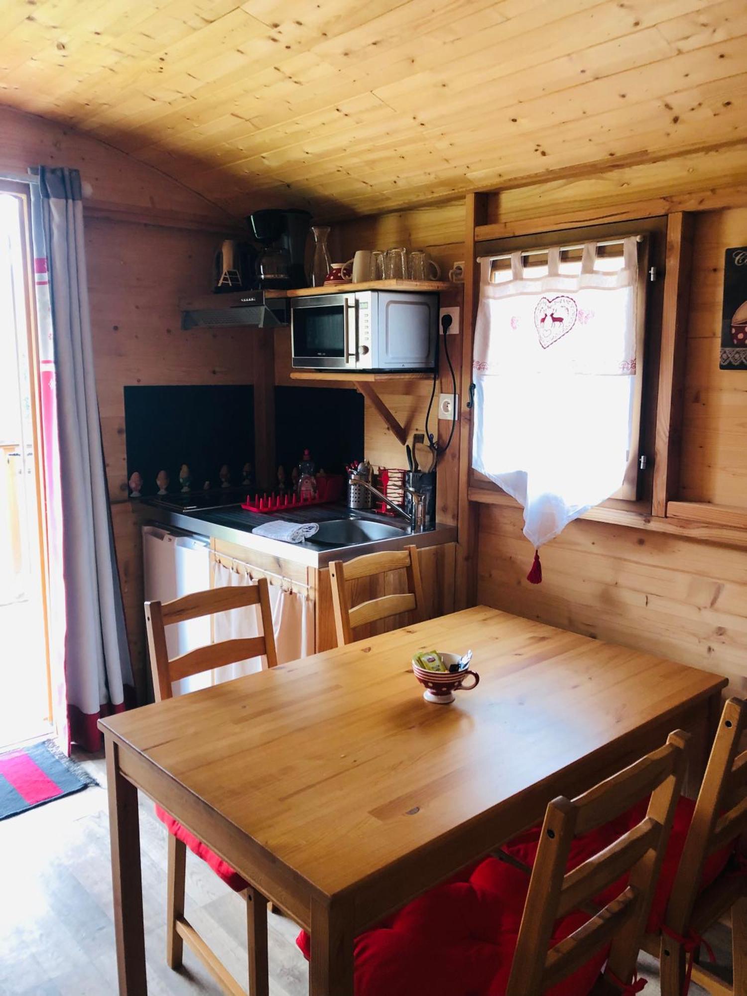 Camping, Hotel De Plein Air Les Cariamas Chateauroux-les-Alpes Exteriér fotografie