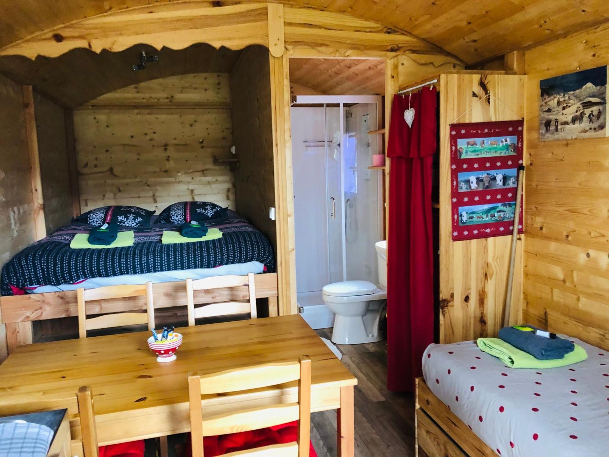 Camping, Hotel De Plein Air Les Cariamas Chateauroux-les-Alpes Exteriér fotografie
