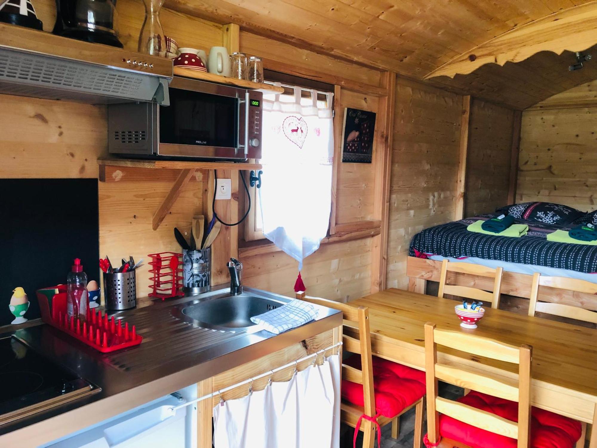 Camping, Hotel De Plein Air Les Cariamas Chateauroux-les-Alpes Exteriér fotografie