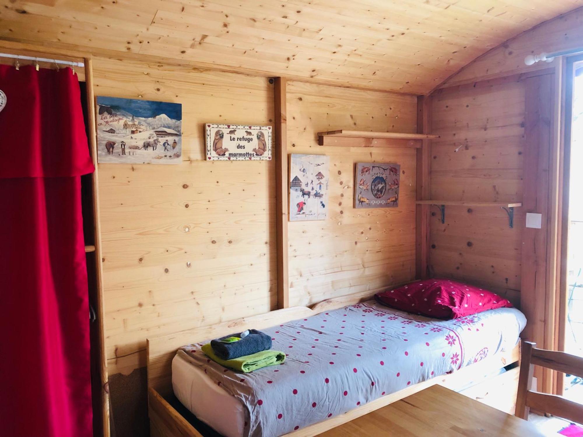 Camping, Hotel De Plein Air Les Cariamas Chateauroux-les-Alpes Exteriér fotografie