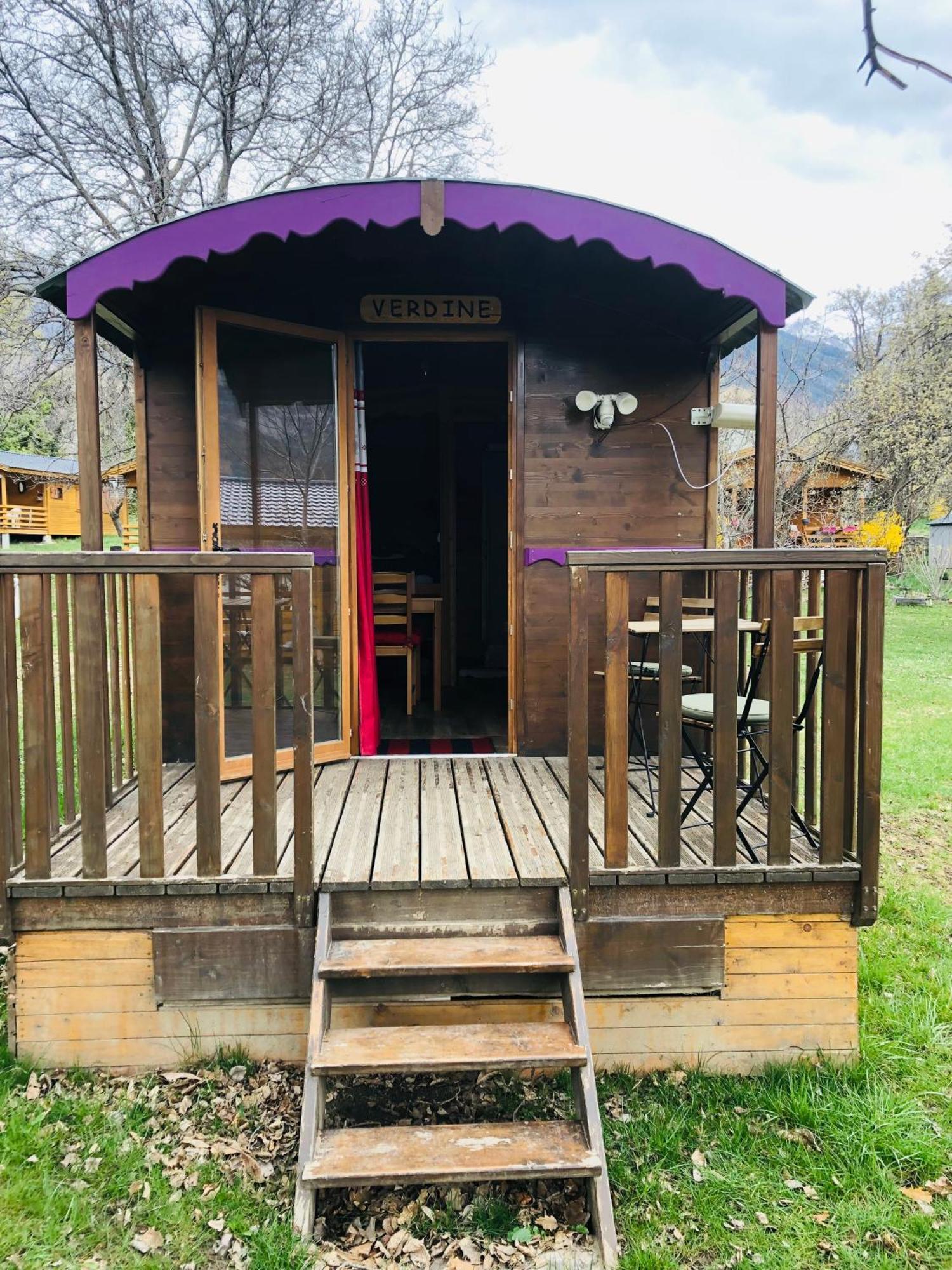 Camping, Hotel De Plein Air Les Cariamas Chateauroux-les-Alpes Exteriér fotografie