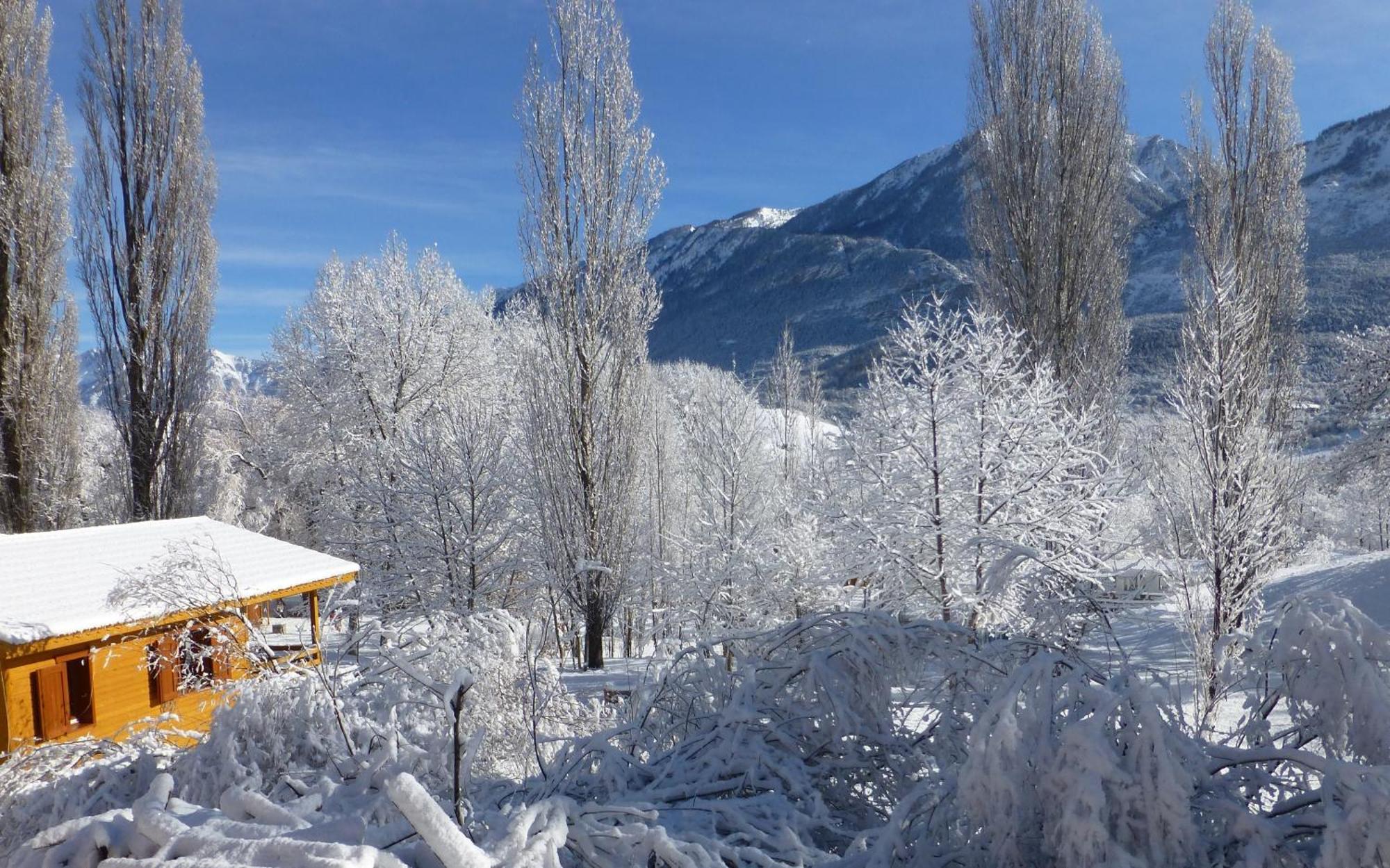 Camping, Hotel De Plein Air Les Cariamas Chateauroux-les-Alpes Exteriér fotografie