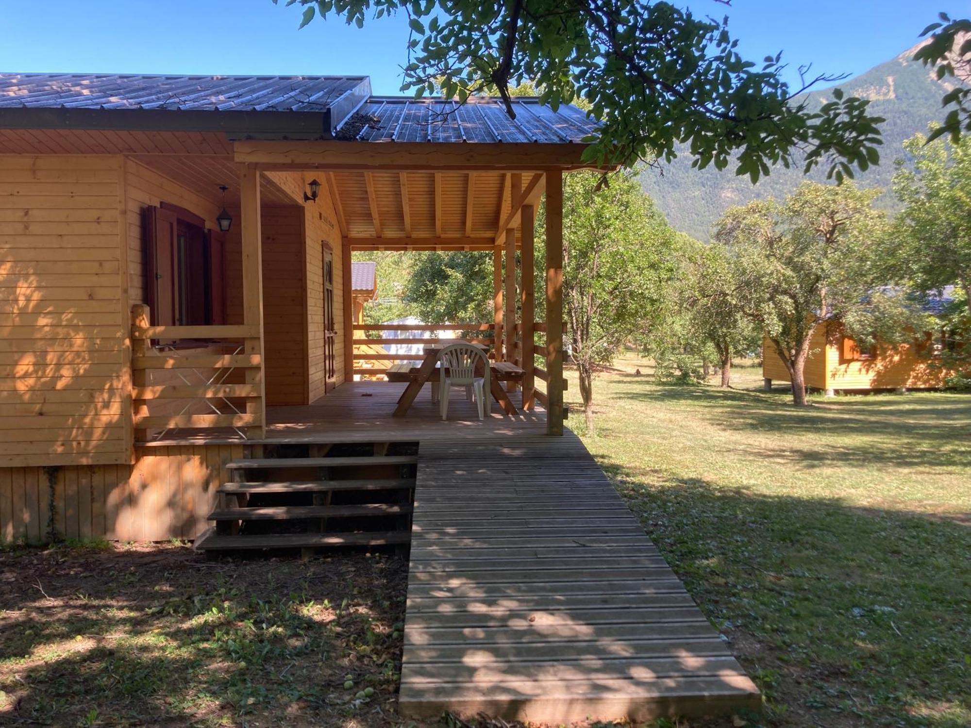 Camping, Hotel De Plein Air Les Cariamas Chateauroux-les-Alpes Exteriér fotografie