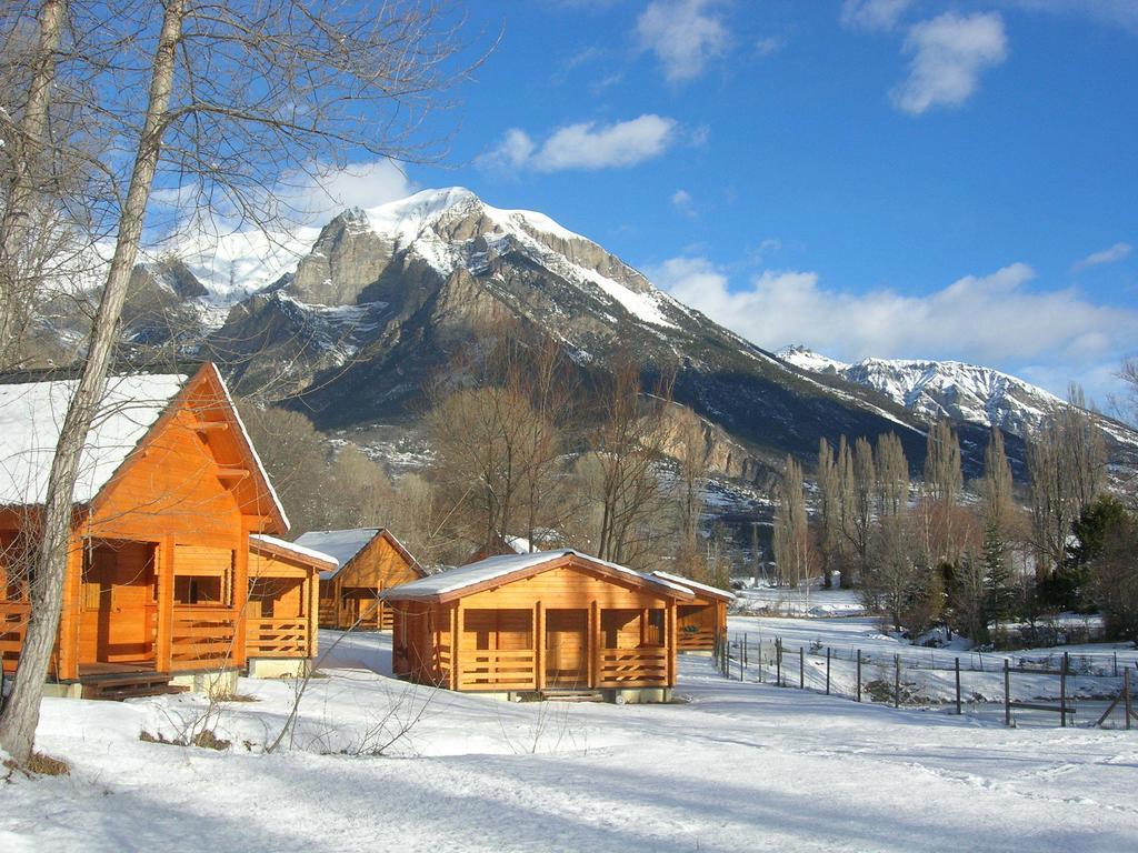 Camping, Hotel De Plein Air Les Cariamas Chateauroux-les-Alpes Exteriér fotografie