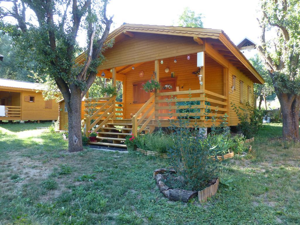 Camping, Hotel De Plein Air Les Cariamas Chateauroux-les-Alpes Exteriér fotografie