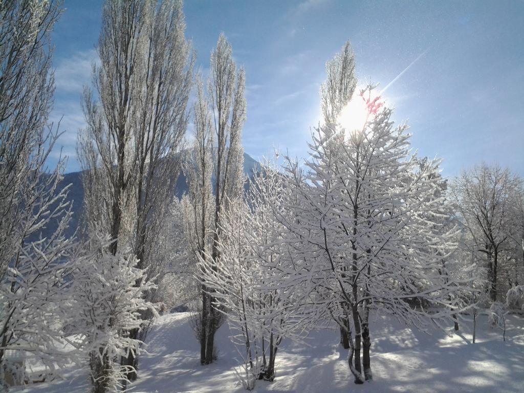 Camping, Hotel De Plein Air Les Cariamas Chateauroux-les-Alpes Exteriér fotografie