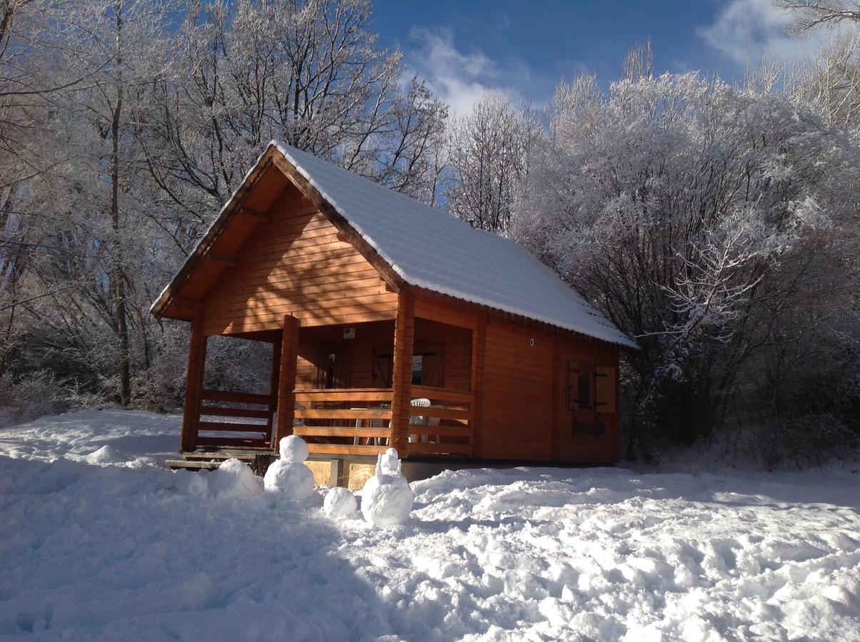 Camping, Hotel De Plein Air Les Cariamas Chateauroux-les-Alpes Exteriér fotografie