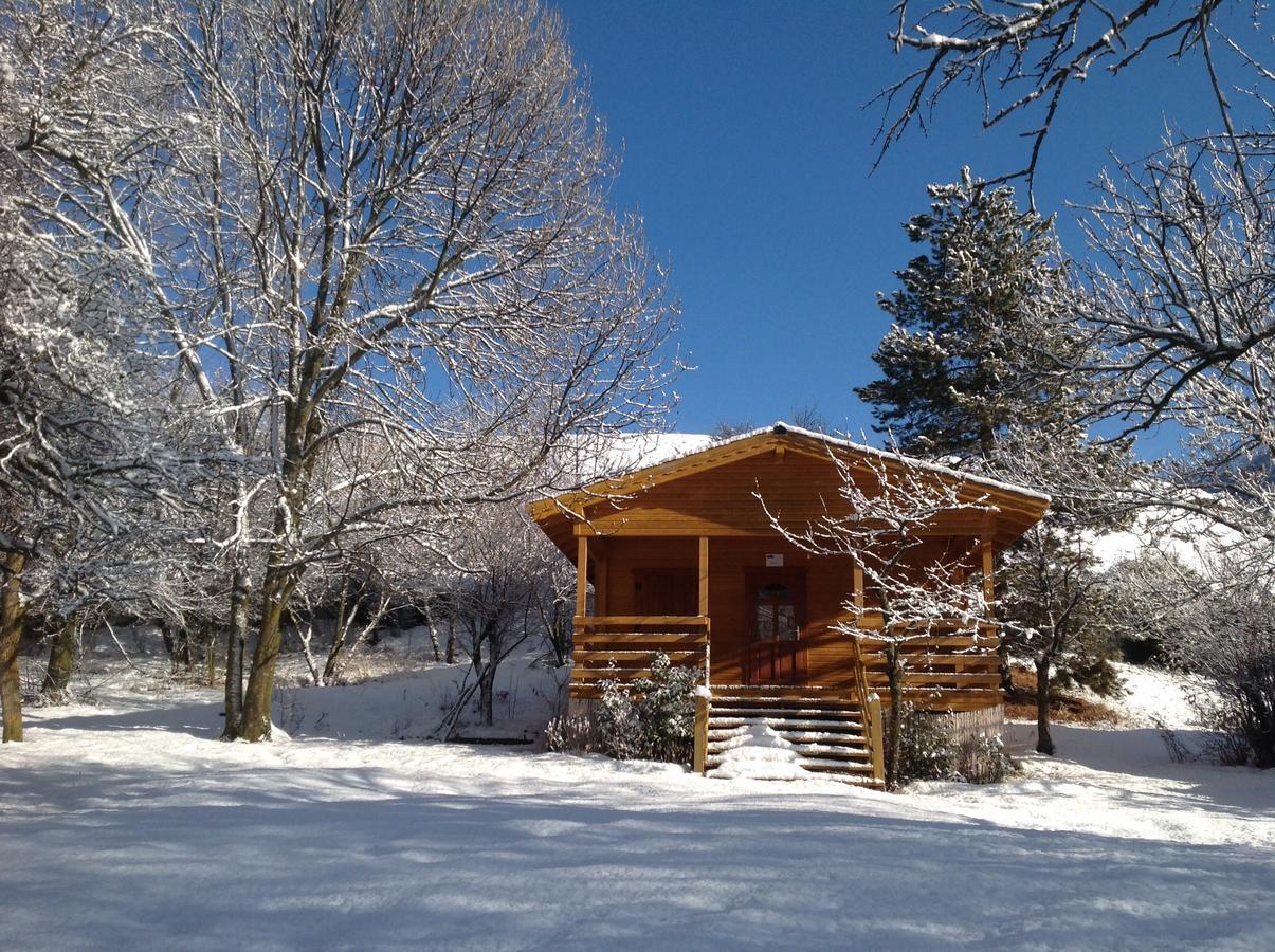 Camping, Hotel De Plein Air Les Cariamas Chateauroux-les-Alpes Exteriér fotografie
