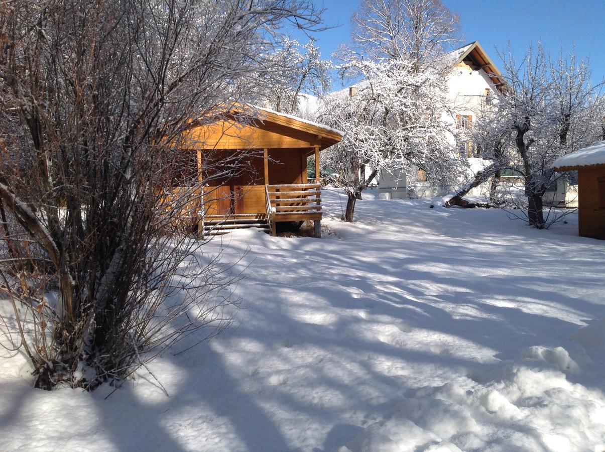 Camping, Hotel De Plein Air Les Cariamas Chateauroux-les-Alpes Exteriér fotografie