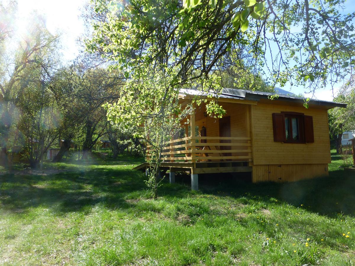Camping, Hotel De Plein Air Les Cariamas Chateauroux-les-Alpes Exteriér fotografie